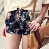 bisschen schlechte Qualität sry dafür, doch wie findet ihr das outfit zum Date?