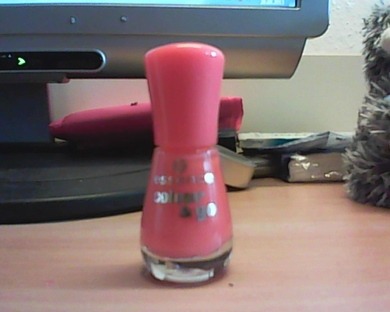 sry hab kein gute cam.... welchen findet ihr am besten??? das 1. ist ein lila glitzer und der letzte ein pastellgrüner mit ganz leichtem blau glitzer :)