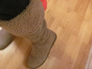 Wie findet ihr dei Stiefel?Kann ich sie anziehen? Bitte schnelle Antwort ;O