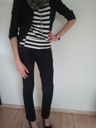 Wie findet ihr die Kobination aus Leo-Print und Streifen?
MissRed.