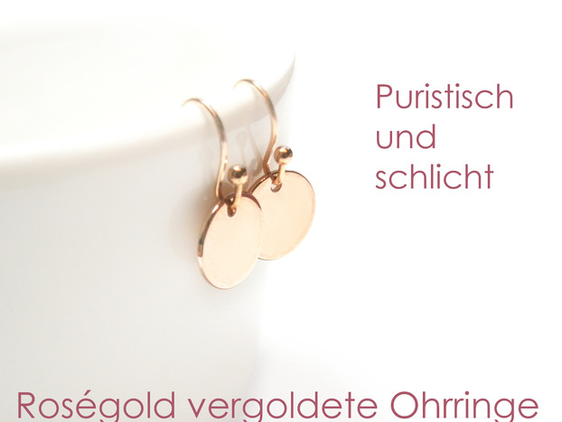Trendthema Roségold:
Vergoldung über Messing, teilweise mit Sterlingsilber verarbeitet - puristisch, schlicht und in dieser Saison nicht wegzudenken!