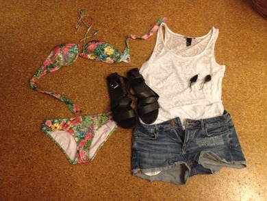 Mein Outfit am letzten Sommertag dieses Jahr!!!
Wie findet ihr es? :D 
Kommis bitte