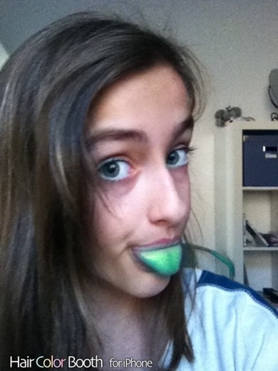 ich weiß hässlich...-.- naja also was macht ihr heute so?? ich hab Besuch und dann lerne ich noch also Hausaufgaben machen und naja Dienstag Arbeit aber lerne erst Montag;) sry das es kein Look ist aber wer macht nur noch Looks?! ist doch nicht so schlimm:PP