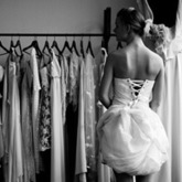 Ich gehe bald zur Konfirmation von meiner Cousine. ich brauche noch eine Hose und Bluse zu einem dunkelblauen Blazer. wo finde ich was schönes, sommerliches-frühlingshaftes-schickes...?!