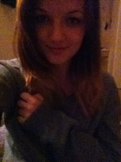 ich hab das Gefühl dass hier immer mehr Leute sind die so tun als wären sie irgendwelche Leute auf Bildern die es schon 1000mal im Internet gibt.. bin ich die einzige die so denkt?