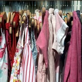 Weiss wer ne Internetseite wo es Second Hand Kleider gibt? Oder einen Shop in der Nähe von der Schweiz oder der Schweiz selber? Bitte Kommis :)
