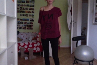 Welches Shirt ist geiler und was besser für die Schule? ;=)