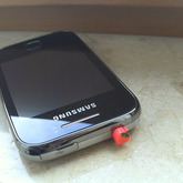 Handy-pins :) was ist schöner: schleife oder erdbeere? <3