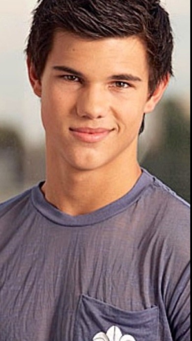 wer liebt taylor auch ? *-* wer liebt taylor auch ? *-*