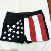 Wie ich euch schon vor ein paat tagen mitgeteilt hab: ich versteigere diese Hose auf ebay. Heute läuft die Auktion aus. Wem sie gefällt BITTE mitbieten!:) Link in den Kommentaren:)