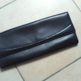 Was soll ich mit der machen? Die Clutch ist schon alt, Soll ich vielleicht Nieten oder sowas dranmachen? Kommies erwünscht :D