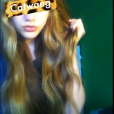 Hilfee! ich weiß nicht was ich mit meinen Haaren machen soll. vielleicht blonde strähnichen oder ganz blond ? oder doch Braun ? würde mir das stehen? kommentare!!:D :))