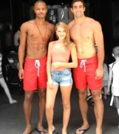 NY - hollister:) wie alt denkt ihr binn ich:)? interessiert mich mal :D danke schonmal;-*