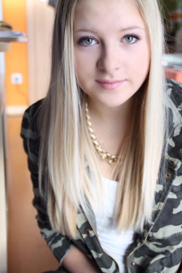 wie findet ihr die Jacke ? (sorry dass man nocht so viel davon sieht :x )