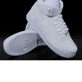 Kann mir mal jemand helfen? Ich will mir die Nike Air Force 1 mid kaufen und bei footlocker kosten die 80€ und bei snipes 109€ und ich versteh jetzt nicht wieso die billiger sind. Gibt es da einen Unterschied???