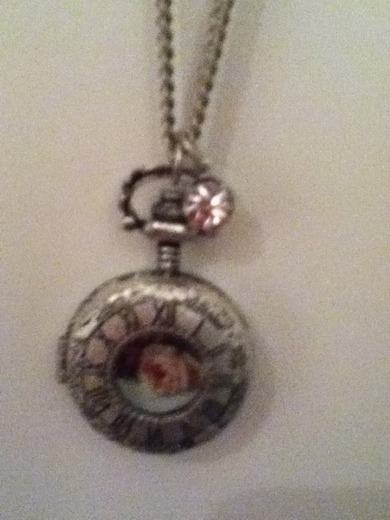 sorry für die schlechte quali!!! wie findet ihr meine kette??? sorry für die schlechte quali!!! wie findet ihr meine kette???