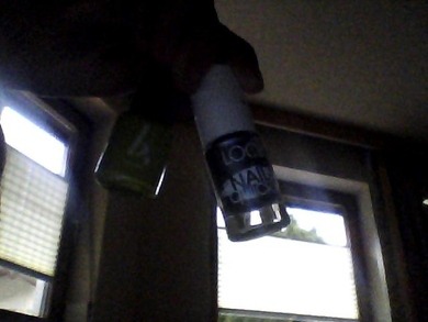 Zu der dunkelgrünen Hotpants und einem schwarz/silber glitzernden (hab ich mal gepostet seite 4 glaub ich) passt welcher nagellack  von denen die am bild sind?