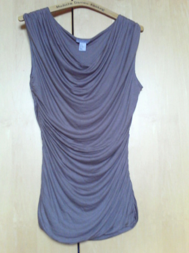 Ich liebe <3 Oberteile mit Wasserfall! Das hier ist von H&M :)