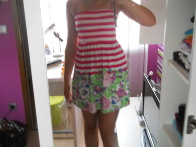 7. Ein Kleid :)
Demnächst kommt noch ein Oberteil, Kamera Akku lehr -.- :D