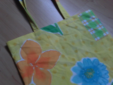 meine kleine Schwester hat ne Tasche für mich genäht <3 voll süüüß! Habt ihr auch Geschwister?