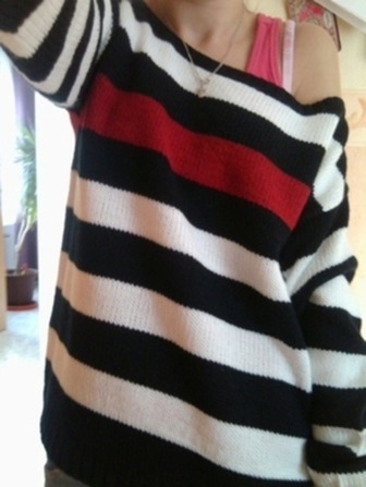 Wie findet ihr den Pulli???
     Ich liebe ihn:))