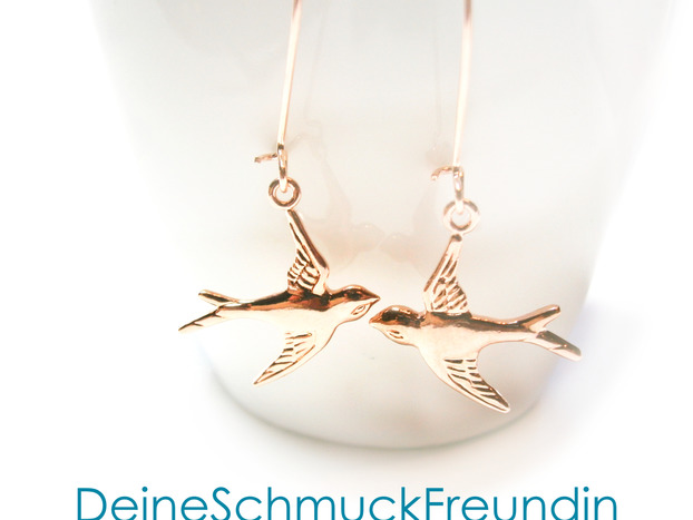 Trendthema Roségold:
Vergoldung über Messing, teilweise mit Sterlingsilber verarbeitet - puristisch, schlicht und in dieser Saison nicht wegzudenken!