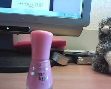 sry hab kein gute cam.... welchen findet ihr am besten??? das 1. ist ein lila glitzer und der letzte ein pastellgrüner mit ganz leichtem blau glitzer :)