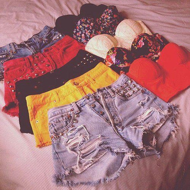 Wo gibt es solche Hosen?:) 
Ich lieeeebe die Hosen*-* 
Ist wichtig! Daaaankeee:):*