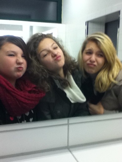 Ware  freunde  schätzen das innere und nicht das aussehen !!! :) desto besser sind hässliche Bilder !!!:-*  <3 *_*