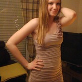 ist zwar schon ein bisschen älter, aber wie ist das kleid? (: