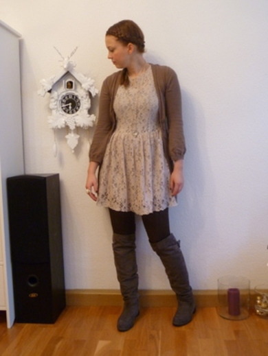 Spitzenkleid was für Omas oder schon wieder chic?