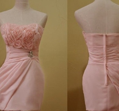 Ich brauche ein Kleid das so richtig Bombe ist Wist ihr woher ich so eins bekomme? ;D