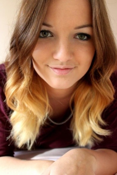 Hab mir eben die Haare selbst geschnitten, oh mein Gott hahaha, soll ich nachm föhnen ein Bild posten?:P