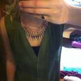 shoppen gewesen und ganz viele Blusen gekauft. einmal die und die Kette dazu