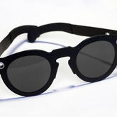 Kennst Du Pappbrillen? Die gibt's jetzt auch mit UV-Schutz für 30 Euro. Wie findest Du das? (Bild via www.indiegogo.com)