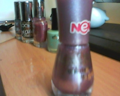 sry hab kein gute cam.... welchen findet ihr am besten??? das 1. ist ein lila glitzer und der letzte ein pastellgrüner mit ganz leichtem blau glitzer :)