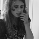 Wie findet ihr das (einfach nur so) Also. ich hab einfach nur so mit ner Freundin nen Fotoshooting gemacht (;