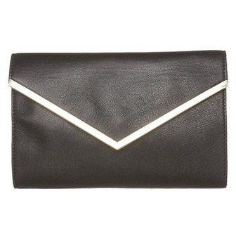 Ich wollte mir aus blümchenstoff (!) eine clutch nähen (ohne Henkel oder Beschlag ) und wollte fragen welche Form ihr besser findet.