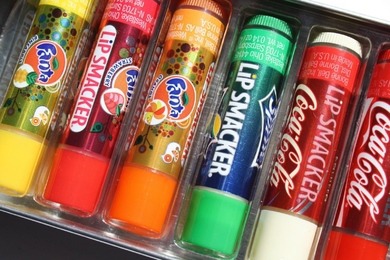 pflegt deine Lippen und schmeckt dabei auch noch nach cola, sprite, fanta,...