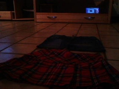 Behalten? :) Sorry wegen der Qualität, blablabla :D Sind ein Schottenrock und ein jeansrock! Behalten? :) Sorry wegen der Qualität, blablabla :D Sind ein Schottenrock und ein jeansrock!