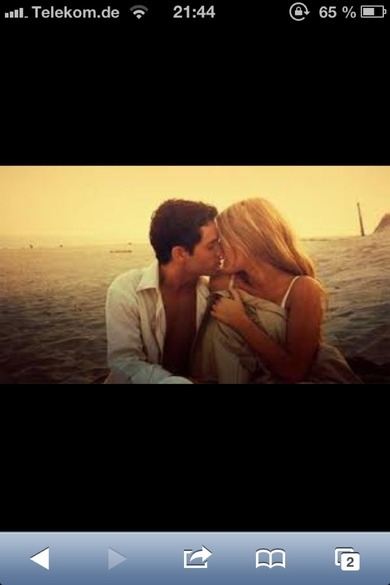 mein Freund und ich wollen ein Bild machen und als fotoleinwand für jedes Zimmer..haben leider keine Idee und kein See oder mehr hier..Ideen?;*