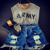 :***
Welche schuhe passen dazu?
Oder passt das outfit zusammen?