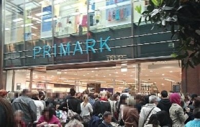 Primark in Frankfurt war Feieralarm..:// Alle Leutesind herausgerannt könnt mal sehen wie das aussah..(:♥ Es war dann aner dich falscher Alarm:D♥ Primark in Frankfurt war Feieralarm..:// Alle Leutesind herausgerannt könnt mal sehen wie das aussah..(:♥ Es war dann aner dich falscher Alarm:D♥