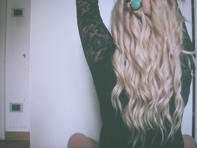 hey ich brauch eure hilfe ich will meine haare färben.
Welche farbe würde zu mir passen ?