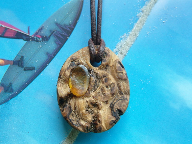 Myrte Maser Holzschmuck Anhänger Bernsteinsplitter Myrte Maser Holzschmuck Anhänger Bernsteinsplitter