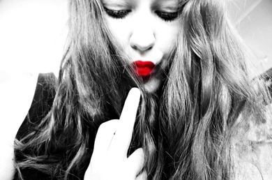 Eigentlich trage ich keinen roten Lippenstift , aber das ist jetzt mal eine Ausnahme :)