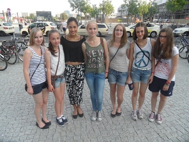 Lovelyn in Berlin getroffen *-*
(Ich bin die 2. von rechts) :)