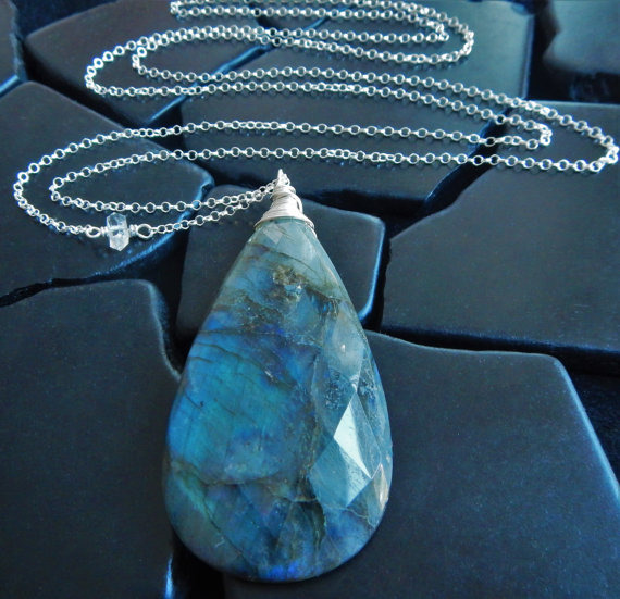 Luminous Blue Labradorite and Sterling Silver Pendant Necklace Luminous Blue Labradorite and Sterling Silver Pendant Necklace von Gaia's Candy