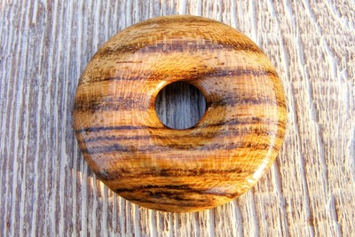 Holzanhänger "Donut" Bocote Holz Ø 35mm von Holzfelge