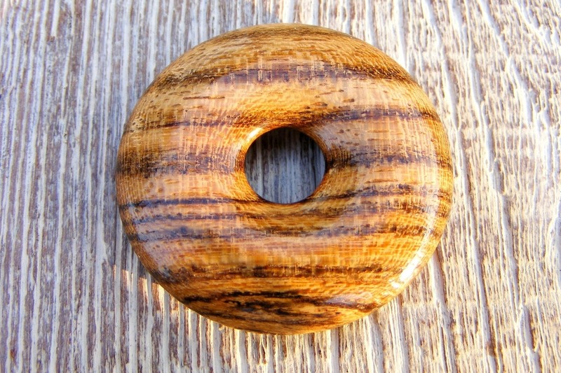 Holzanhänger "Donut" Bocote Holz Ø 35mm Holzanhänger "Donut" Bocote Holz Ø 35mm von Holzfelge